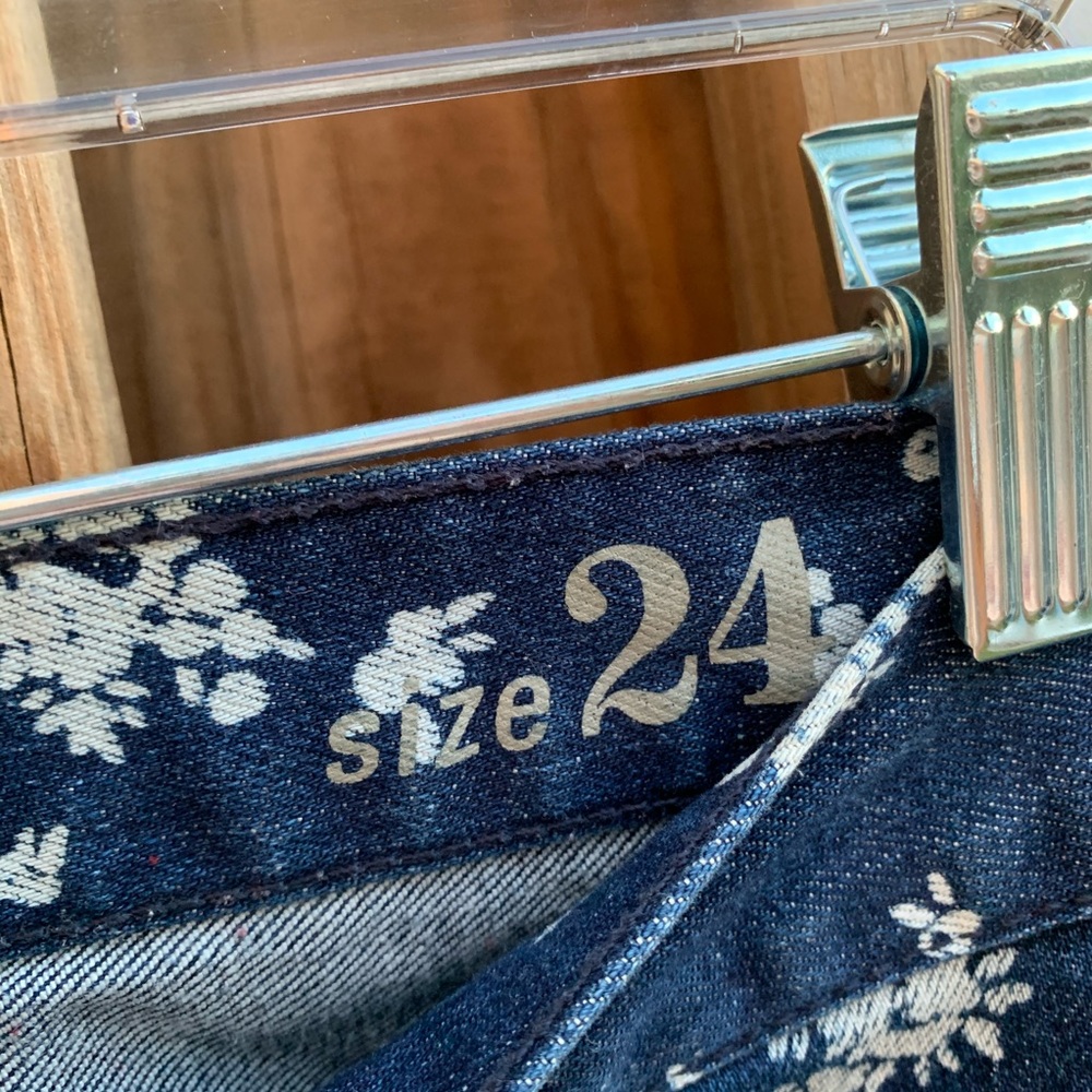 Crew Cropped Jeans- Indigo Floral - Picture 4 of 8